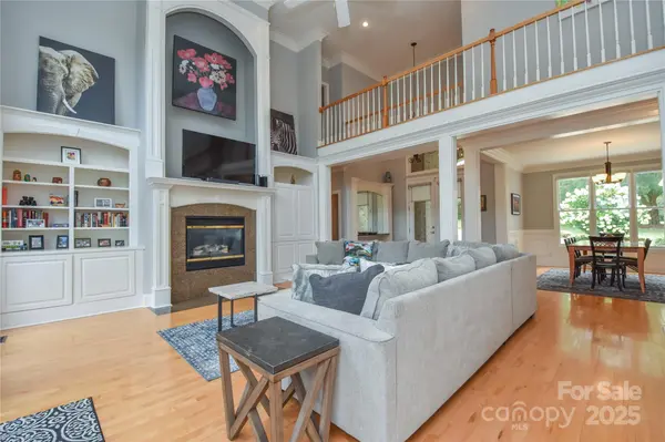 9221 Belle Pines CT, Sherrills Ford, NC 28673