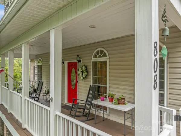 808 Old Fort RD, Fairview, NC 28730