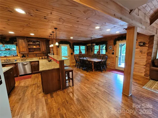 168 Atlantic Falls TRL, Black Mountain, NC 28711