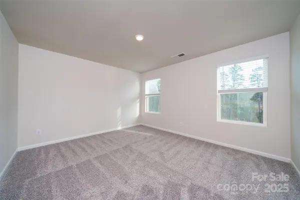 4204 Summit Woods DR, Charlotte, NC 28216