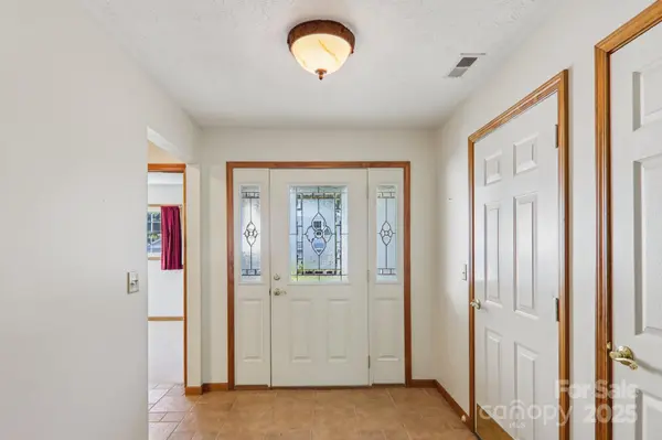 110 Pinellas LN, Waynesville, NC 28785
