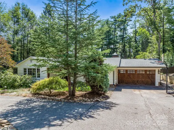 13 Robinhood RD, Asheville, NC 28804