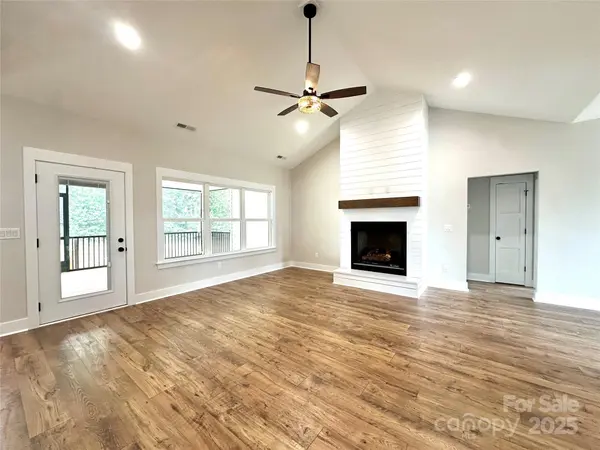 2988 Quail DR, Newton, NC 28658