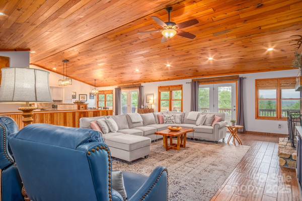 188 Blue Ridge Overlook DR, Brevard, NC 28712