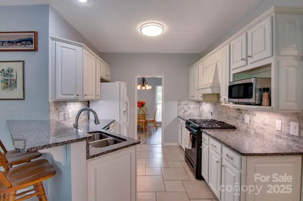 3720 25th Street PL NE, Hickory, NC 28601
