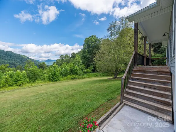 337 Split Pine CV, Clyde, NC 28721