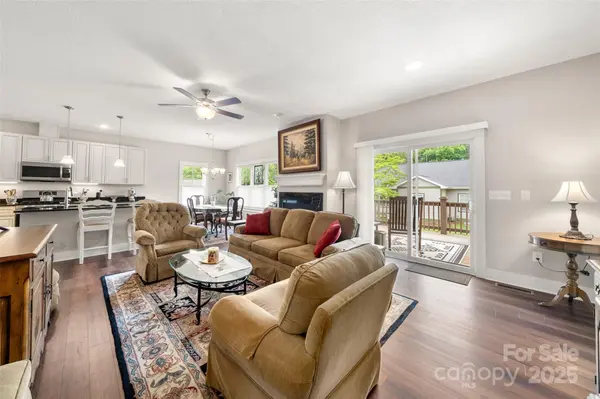 9 Vedder WAY, Swannanoa, NC 28778