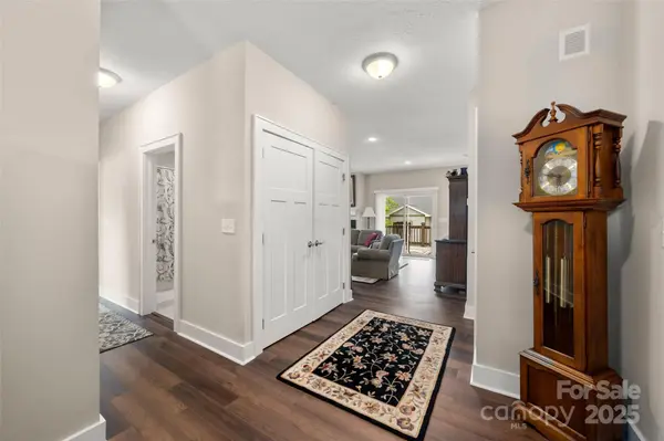 9 Vedder WAY, Swannanoa, NC 28778