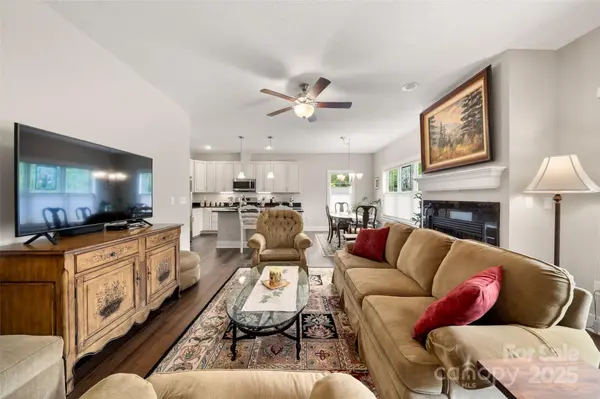 9 Vedder WAY, Swannanoa, NC 28778