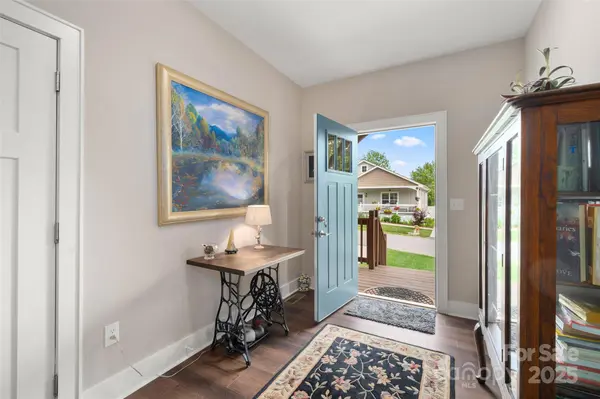 9 Vedder WAY, Swannanoa, NC 28778