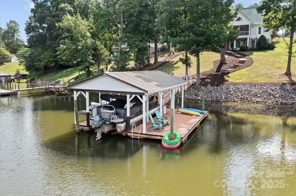 7012 Locke DR, Sherrills Ford, NC 28673