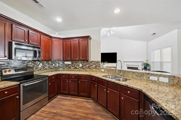 2202 Gatwick CIR, Belmont, NC 28012