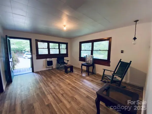 15 Valor RD, Glenville, NC 28736