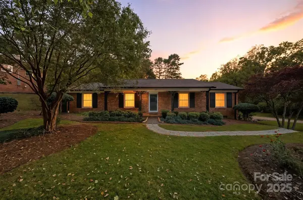 1071 12th AVE NW, Hickory, NC 28601