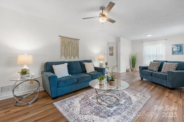 1071 12th AVE NW, Hickory, NC 28601