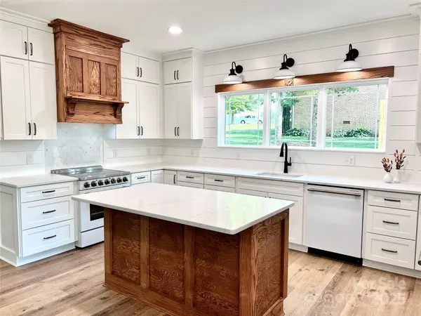 123 Arrowood LN, Harmony, NC 28634