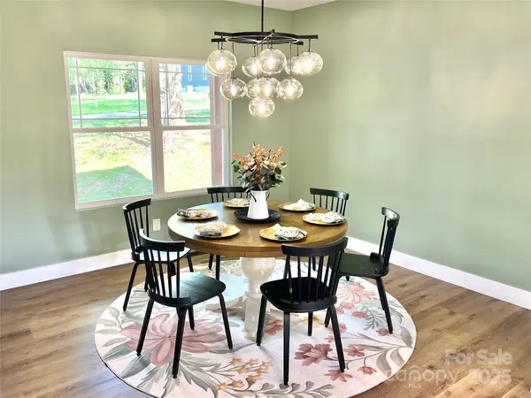 123 Arrowood LN, Harmony, NC 28634
