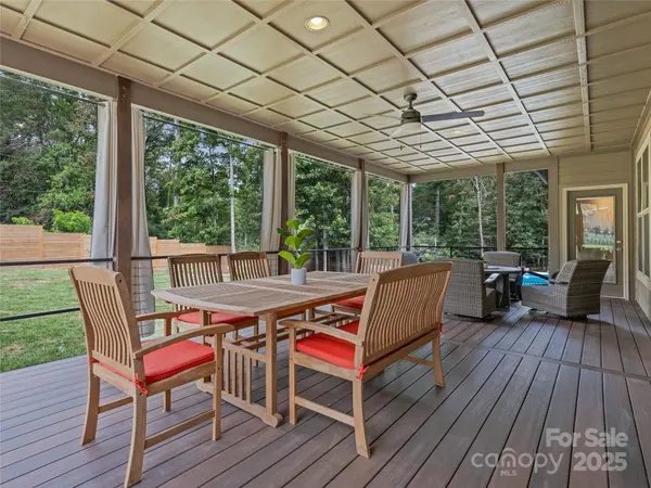 88 Ledgestone DR, Fairview, NC 28730