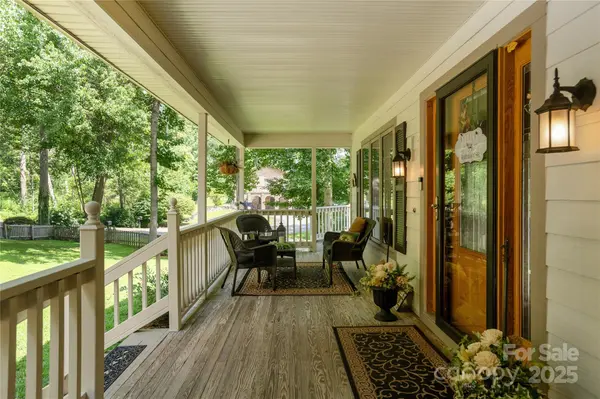 350 Winding Way LN, Hendersonville, NC 28792