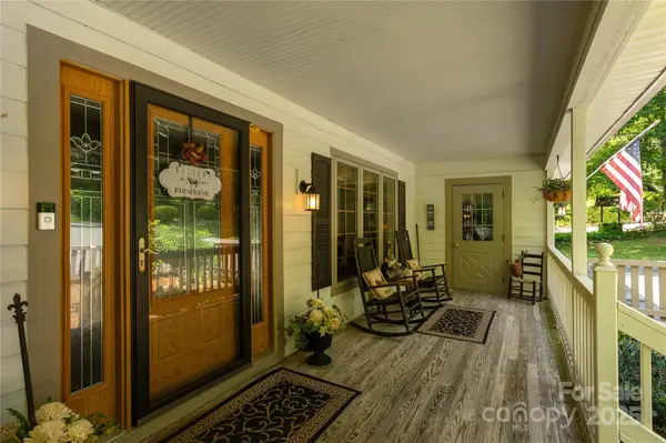 350 Winding Way LN, Hendersonville, NC 28792