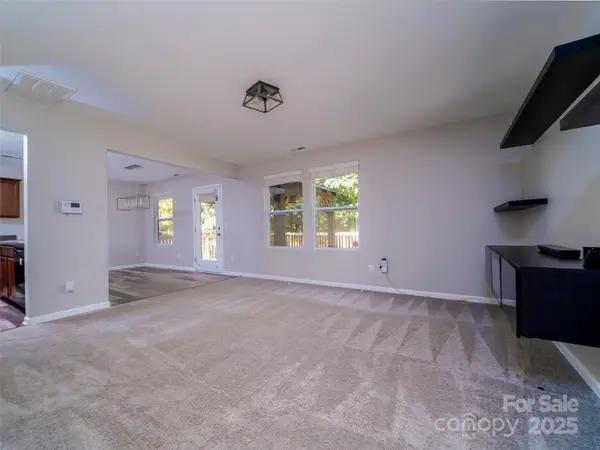 6331 Ganso LN, Charlotte, NC 28214