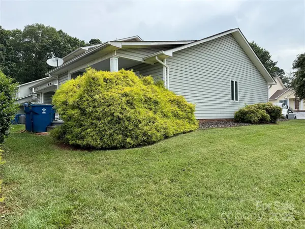3368 White Oak CT, Claremont, NC 28610