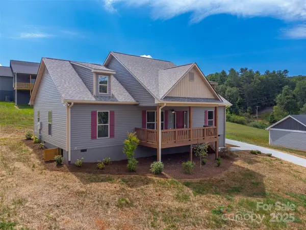 34 Kingston ST, Franklin, NC 28734