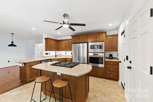 120 Windy Hill DR, Cherryville, NC 28021