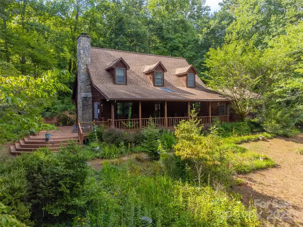 94 Sunray LN, Sylva, NC 28779