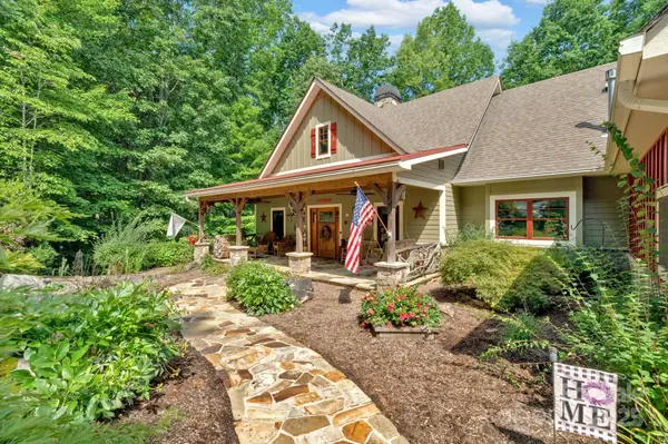 3 Shadow Brook DR, Flat Rock, NC 28731