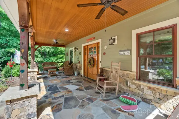 3 Shadow Brook DR, Flat Rock, NC 28731
