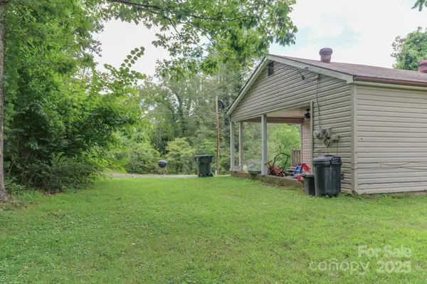 412 W Chestnut DR, Hendersonville, NC 28739
