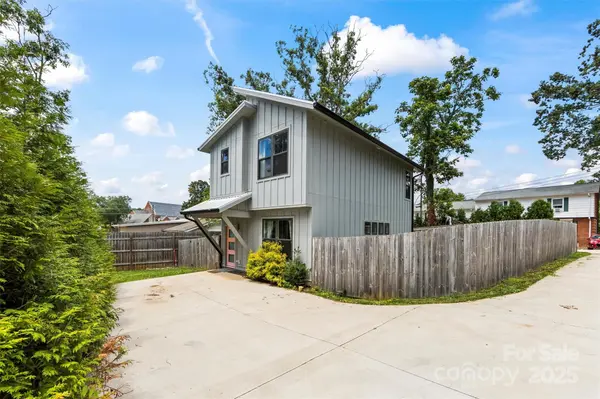 24 Blake CT, Arden, NC 28704