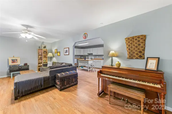 153 Hudson ST, Asheville, NC 28806