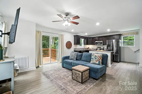 7718 Sarah DR, Denver, NC 28037