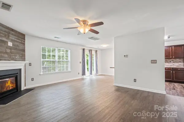 2815 Tancor CT, Charlotte, NC 28269