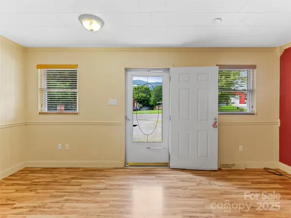 114 Marion AVE, Swannanoa, NC 28778