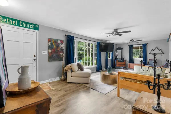 3843 22nd ST NE, Hickory, NC 28601