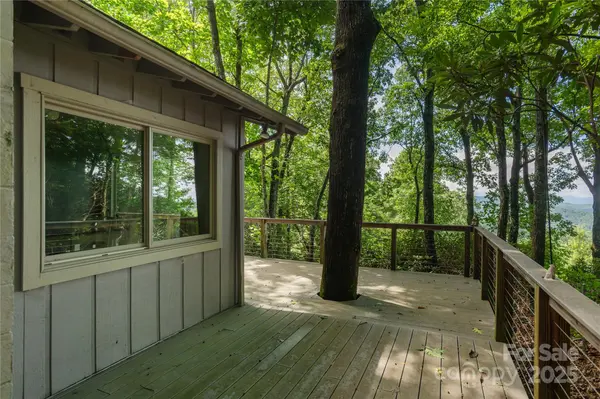 15 Rambling Creek RD, Hendersonville, NC 28739
