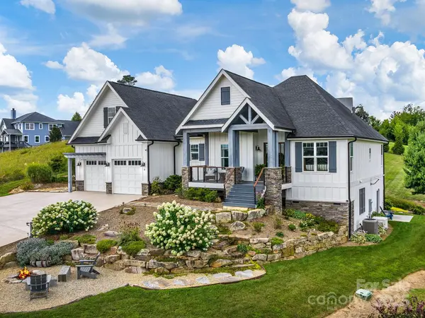 11 Gracie LN, Weaverville, NC 28787