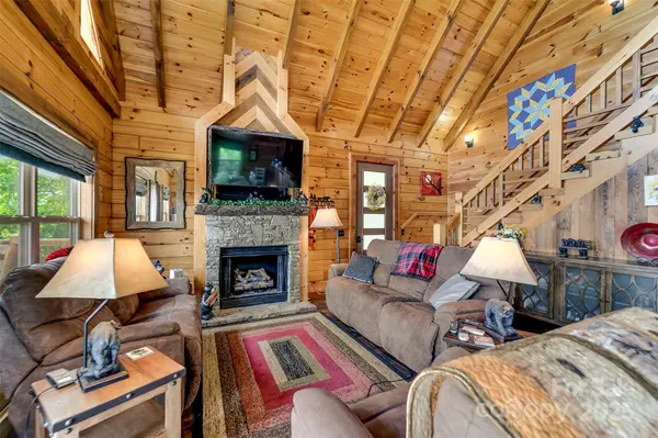 214 Indianola LN, Bryson City, NC 28713