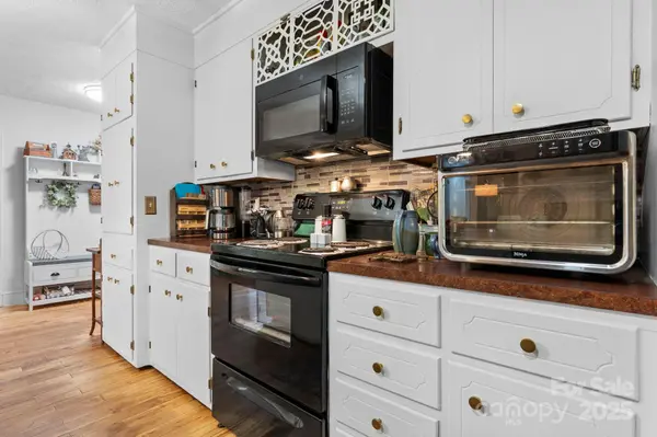 2615 Setzers Gap RD, Lenoir, NC 28645