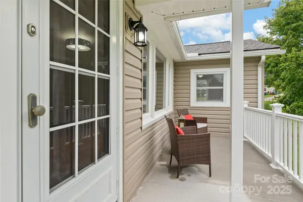 18 Skyline DR, Canton, NC 28716