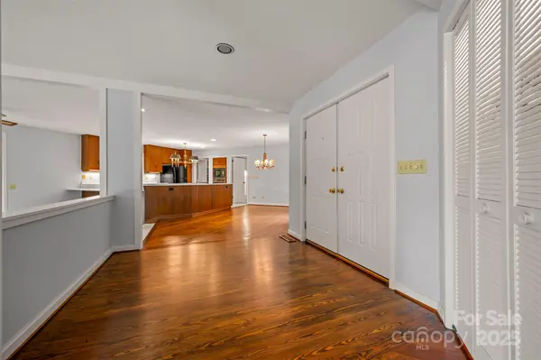 106 Blue Bird LN, Tryon, NC 28782
