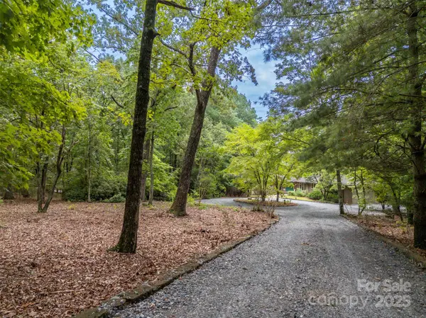 106 Blue Bird LN, Tryon, NC 28782