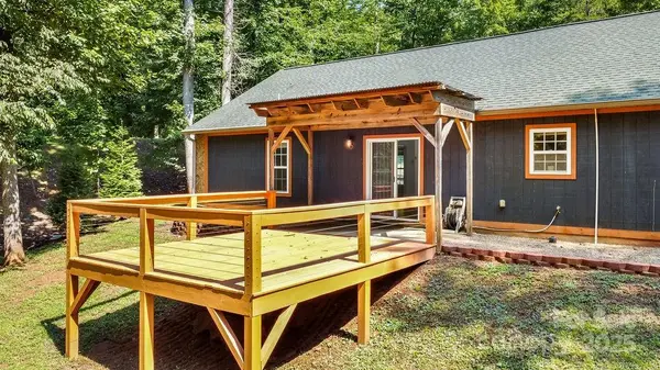 872 Hayes RD, Columbus, NC 28722