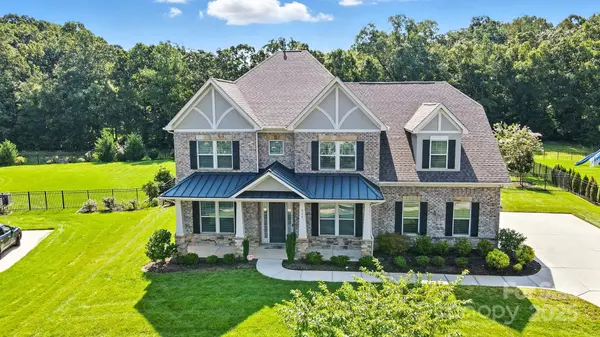 512 Chicory CIR, Matthews, NC 28104