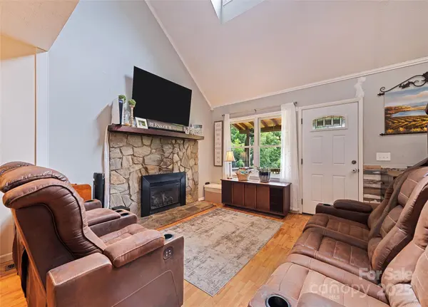 296 Matthew LN, Canton, NC 28716