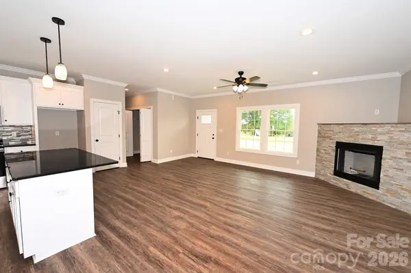 3835 Sulphur Springs RD NE, Hickory, NC 28601