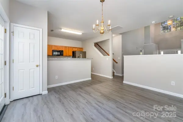 2184 Winthrop Chase DR, Charlotte, NC 28212